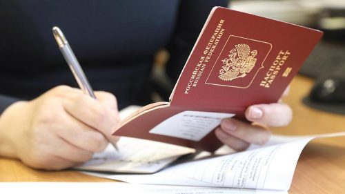 Россияне в 1.5 раза чаще стали оформлять загранпаспорта Россияне в 1.5 раза чаще стали оформлять загранпаспорта